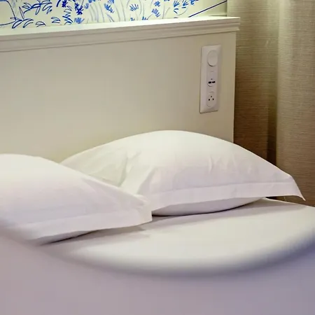 Petit Vicomte Joli Place Du Vieux Marche Rouen